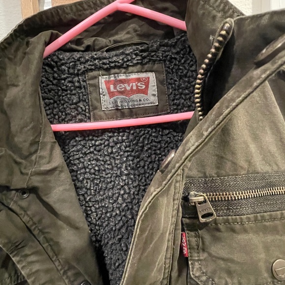 SOLD Thick Levi jacket size large - Picture 2 of 3